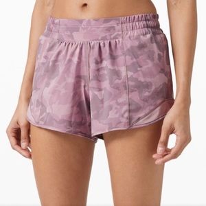 PINK CAMO LULULEMON HOTTY HOT SHORTS